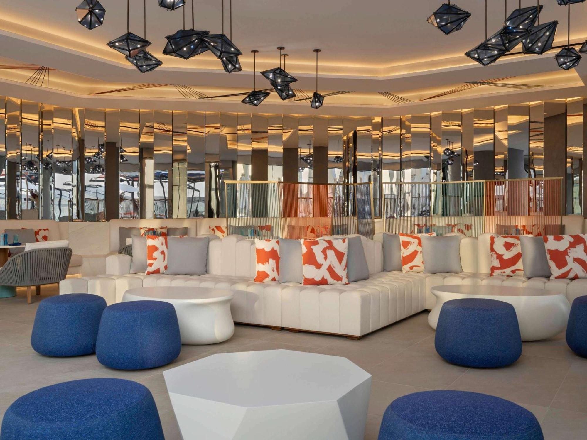 Hotel So/ Uptown Dubaj Zewnętrze zdjęcie The lounge at the airport