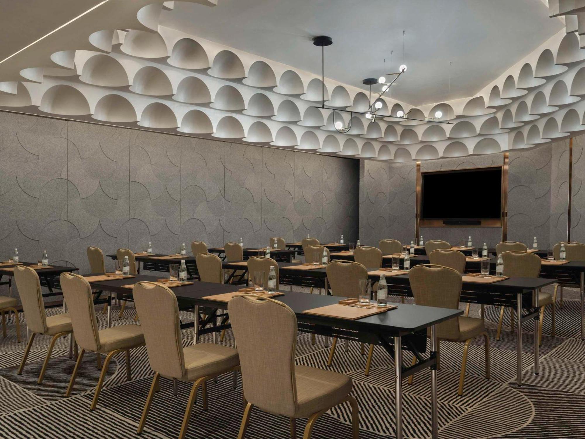 Hotel So/ Uptown Dubaj Zewnętrze zdjęcie The interior of the meeting room
