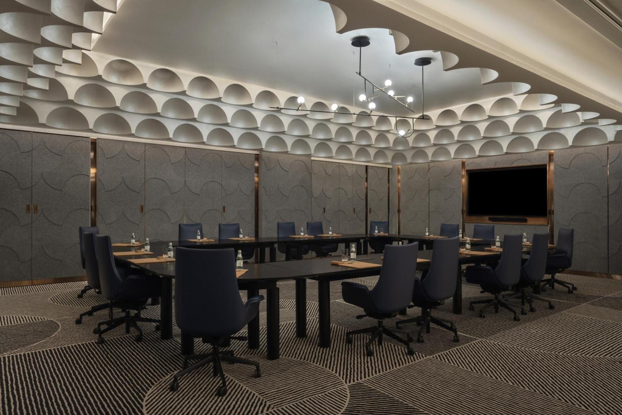 Hotel So/ Uptown Dubaj Zewnętrze zdjęcie The meeting room of the Executive Council