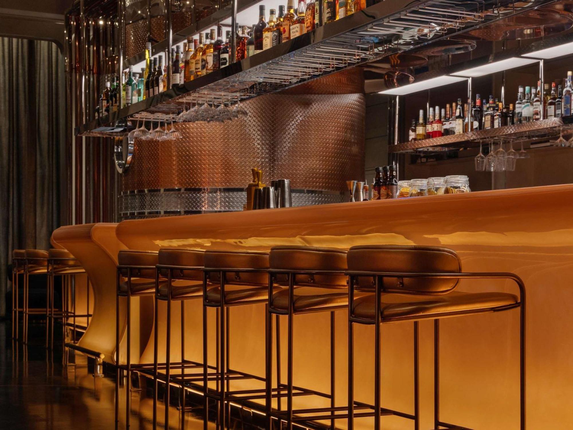 Hotel So/ Uptown Dubaj Zewnętrze zdjęcie The bar at the London Edition